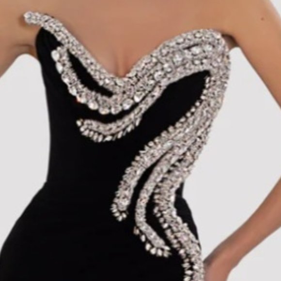 Albina Dyla "Long Black Dress w/ Embroidered Detail" - Picture 3 of 9